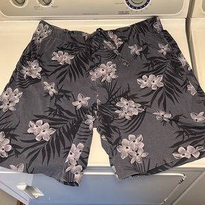 Hawaiian print grey drawstring shorts Croft&Barrow XL with stretch